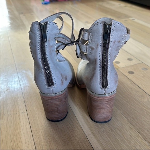 NEW FREEBIRD Randy Ice Ankle Strap Shoes Heels in size 11 - Picture 9 of 11